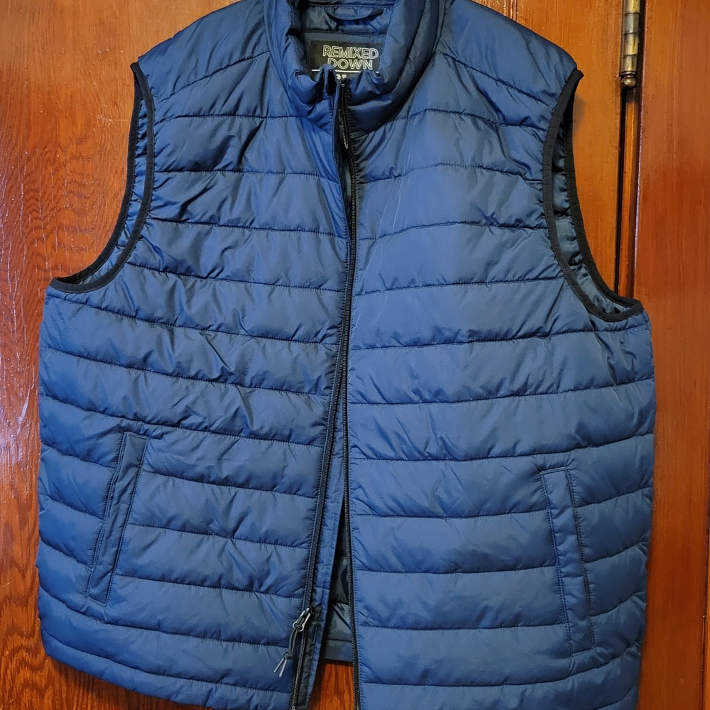 Aeropostale Men's Navy Quilted Vest